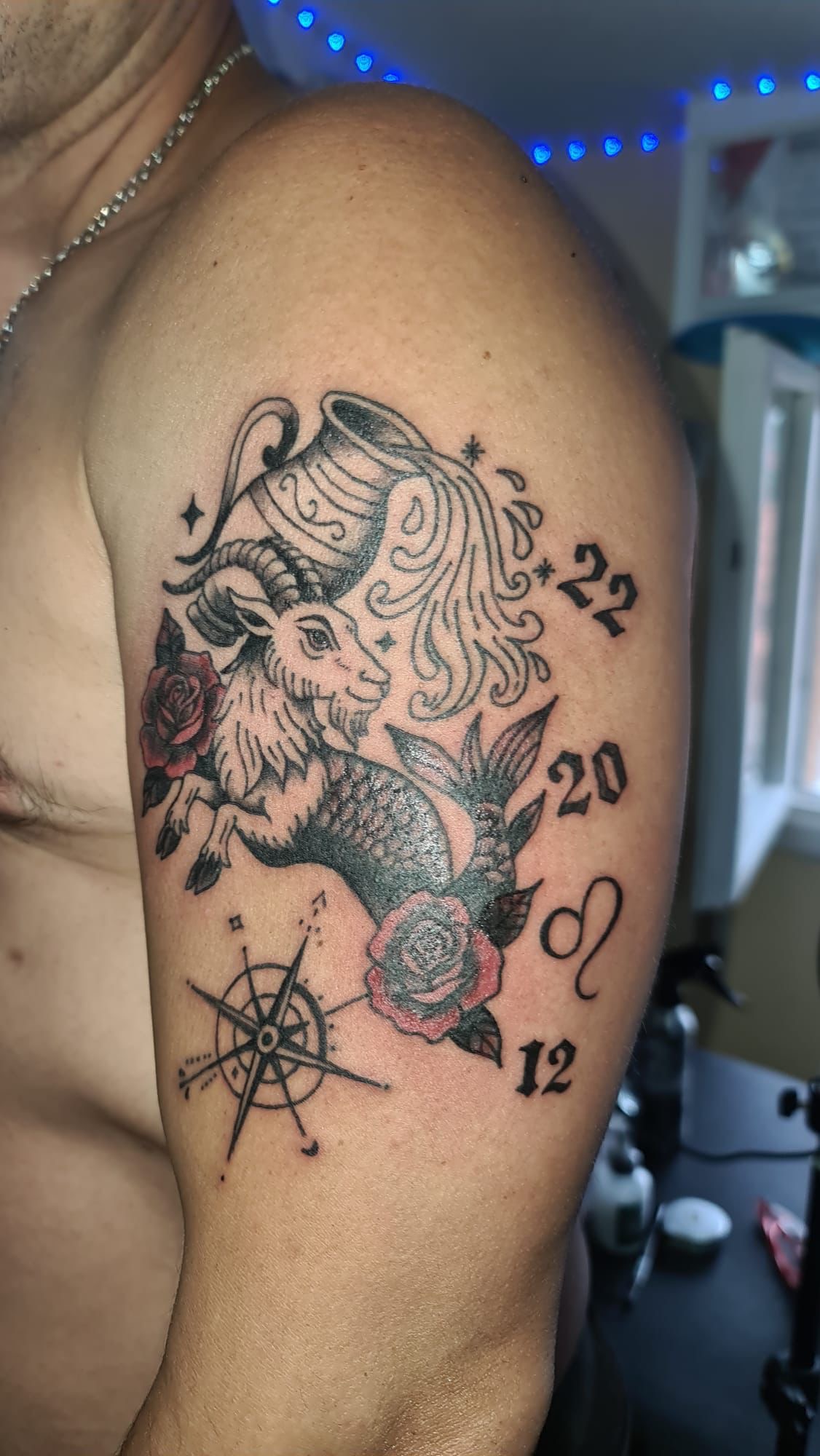 Tatto Neo tradicional capricornio y rosas